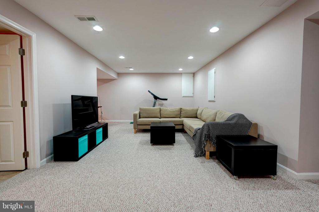11628 Paramus Dr