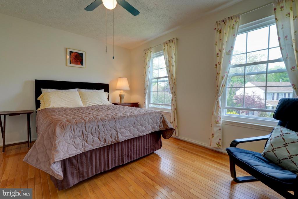 11628 Paramus Dr