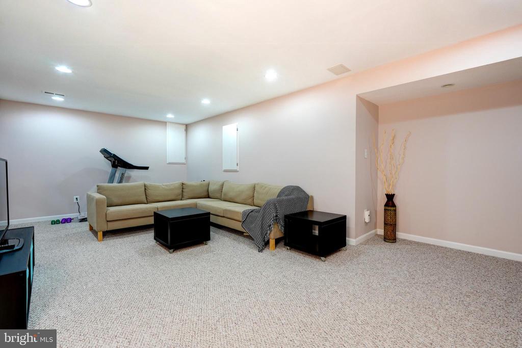 11628 Paramus Dr