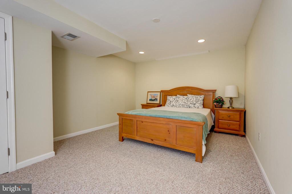 11628 Paramus Dr