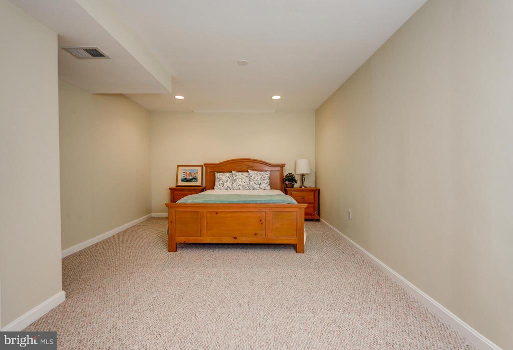 11628 Paramus Dr
