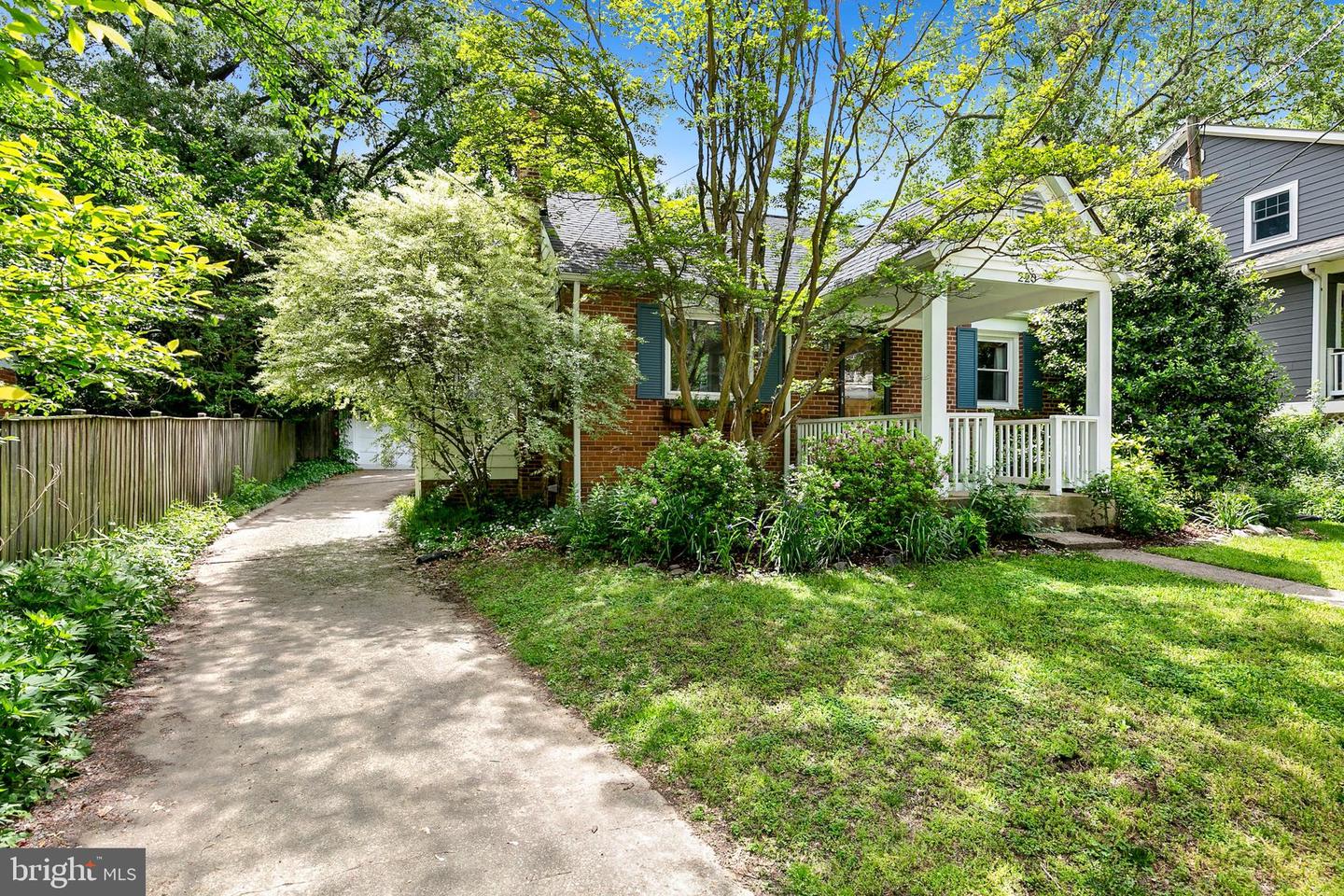 220 Grant Ave