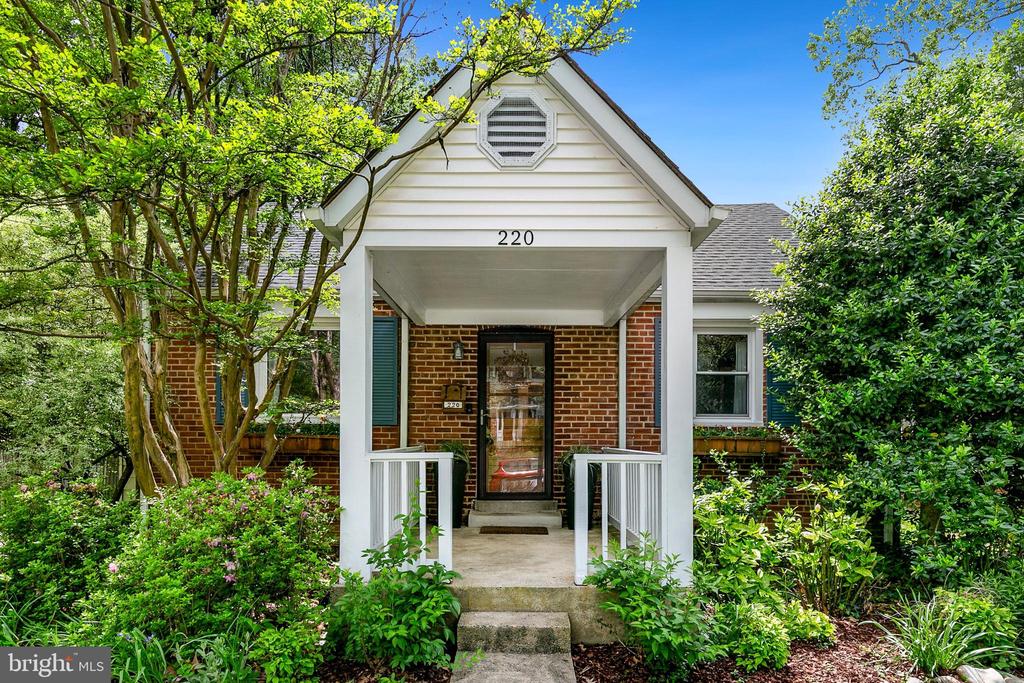 220 Grant Ave