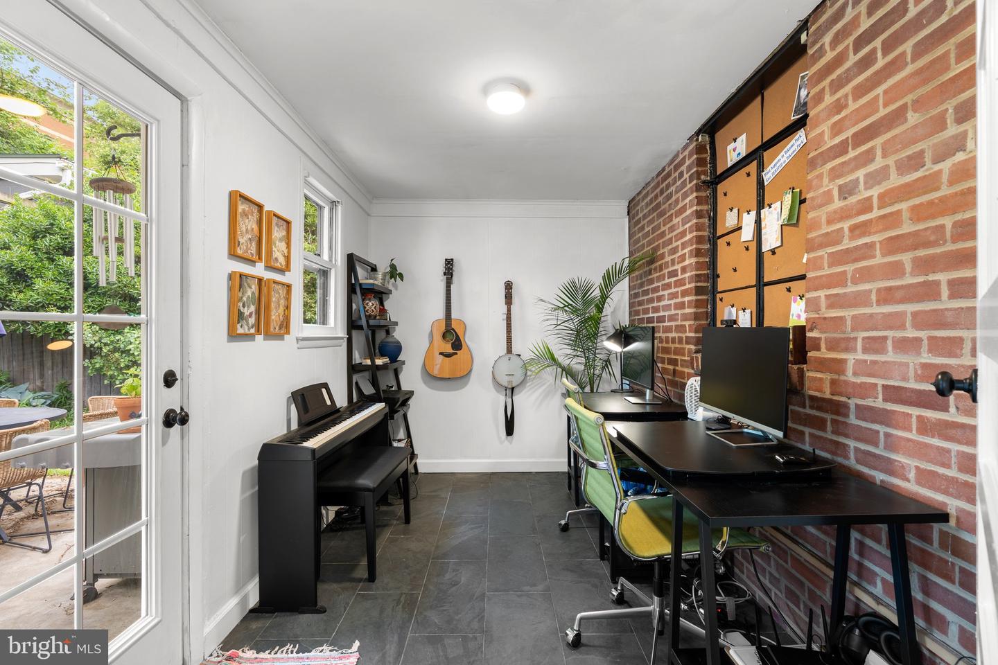220 Grant Ave