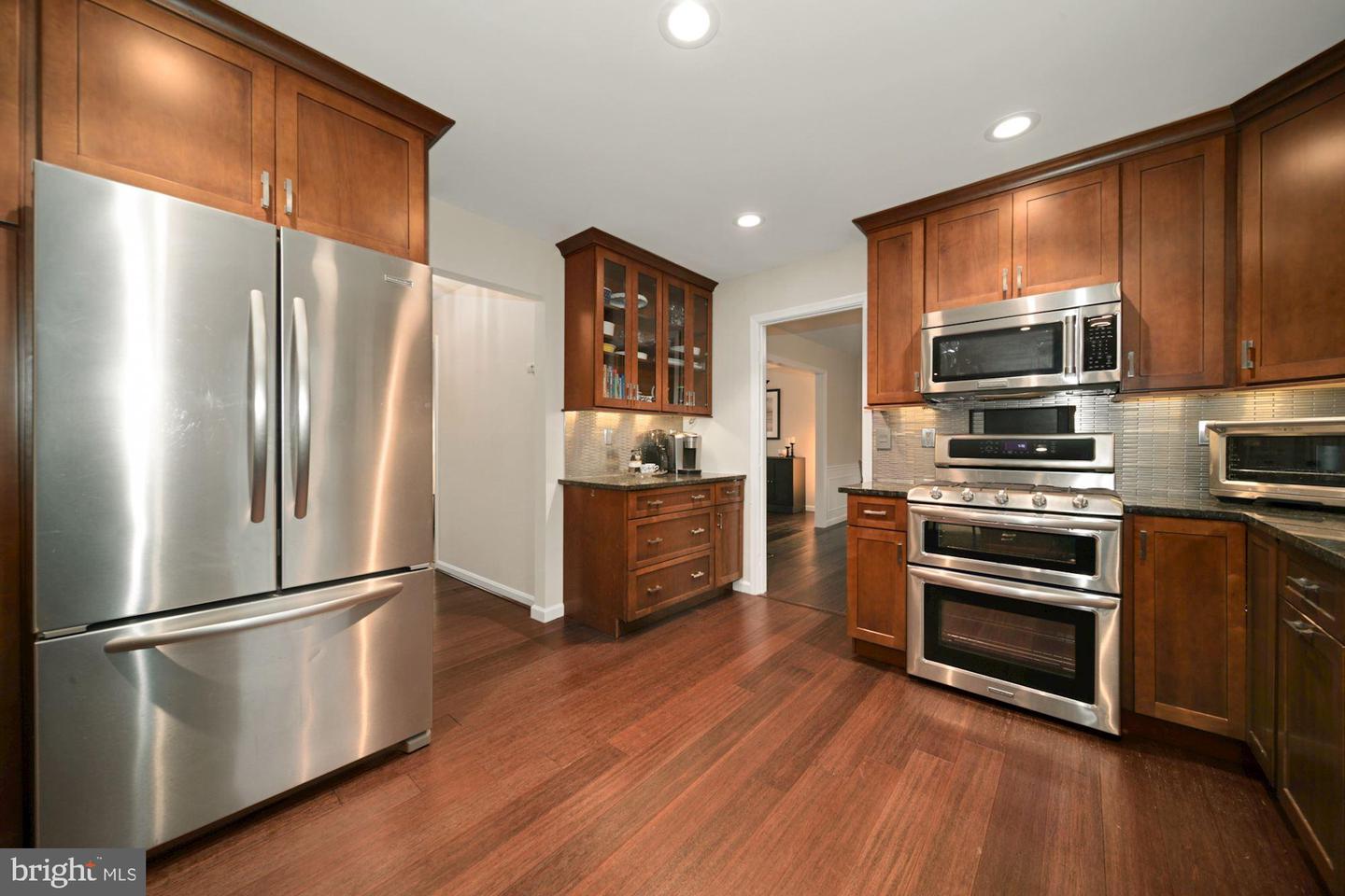 18 ORCHARD WAY N