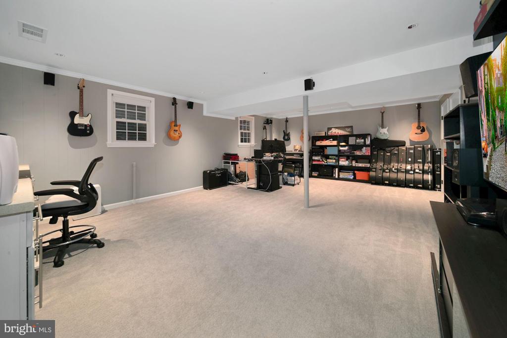 18 ORCHARD WAY N