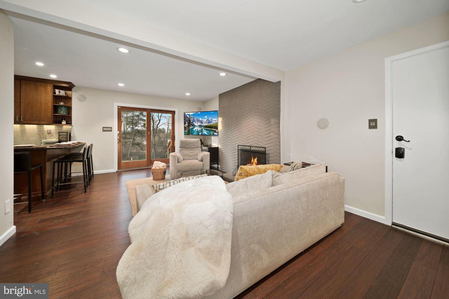 18 ORCHARD WAY N