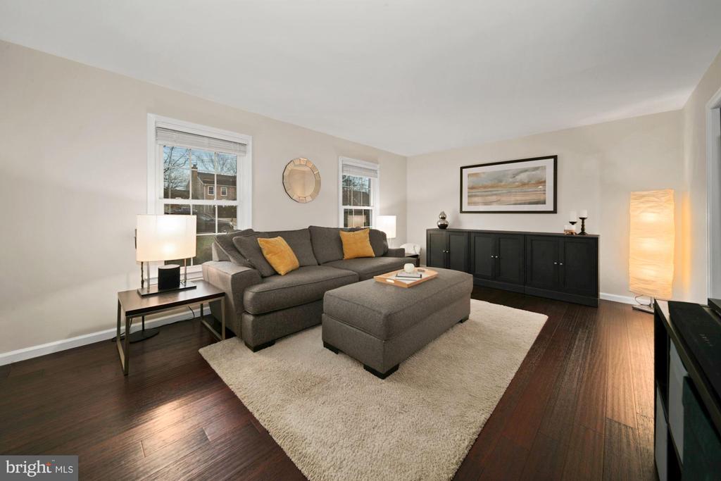 18 ORCHARD WAY N