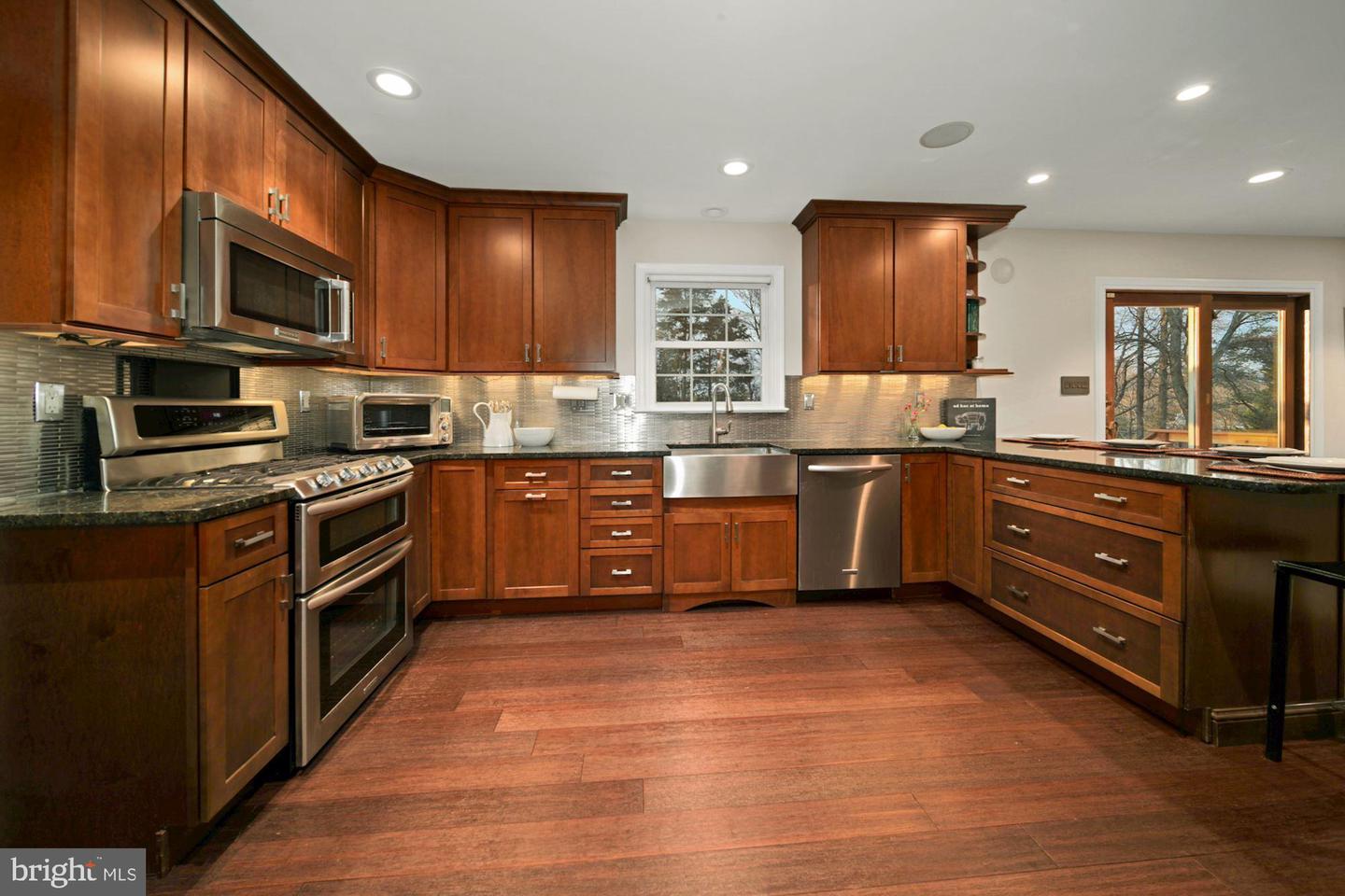 18 ORCHARD WAY N