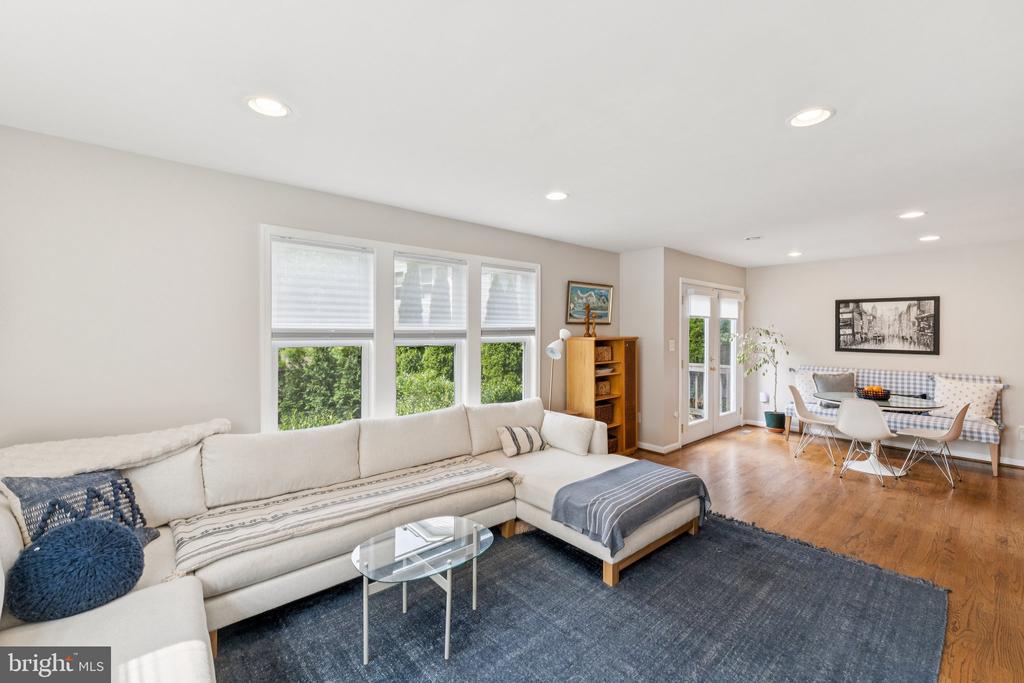 804 LANARK WAY
