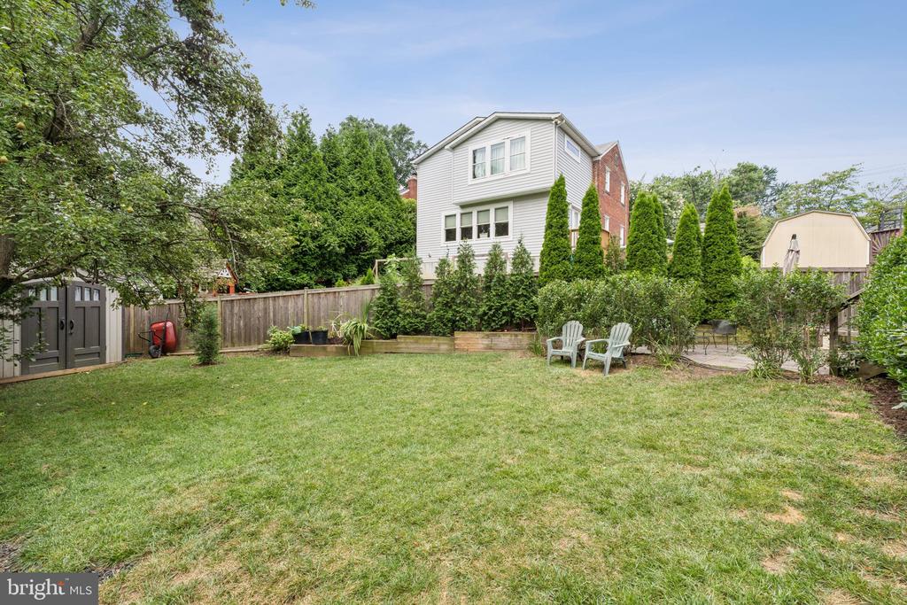 804 LANARK WAY