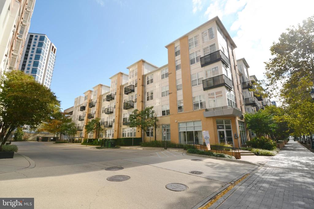 1201 EAST-WEST HIGHWAY 238