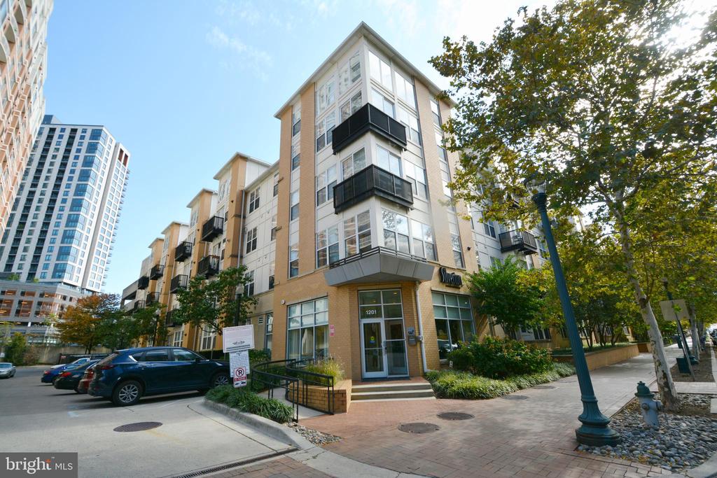 1201 EAST-WEST HIGHWAY 238