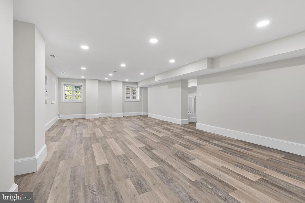 4201 BRADLEY LANE