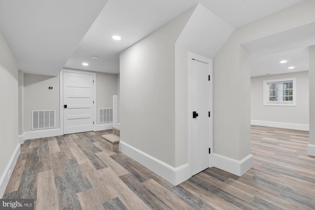 4201 BRADLEY LANE
