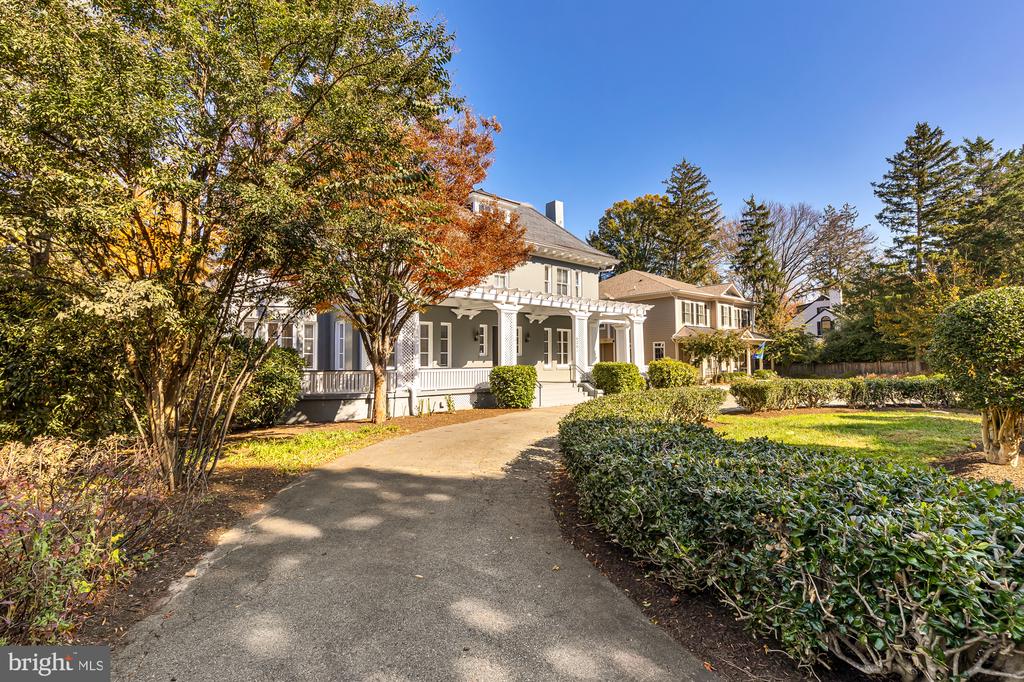4201 BRADLEY LANE