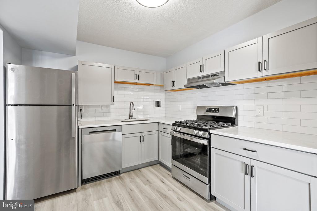 4 MONROE STREET Unit: 304