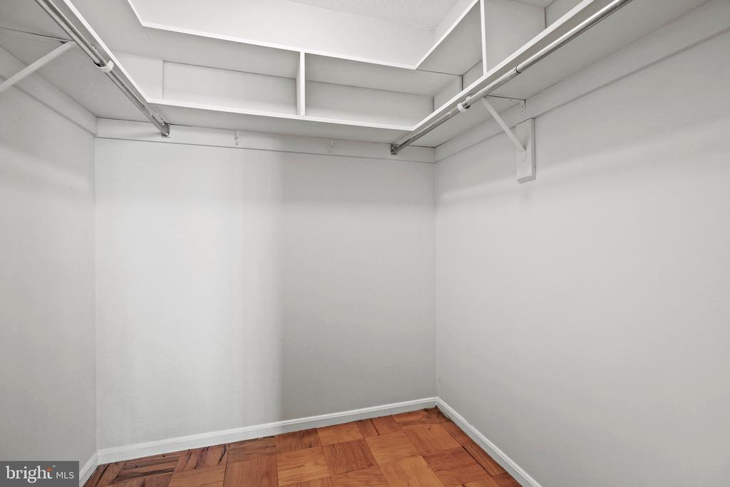 4 MONROE STREET Unit: 304