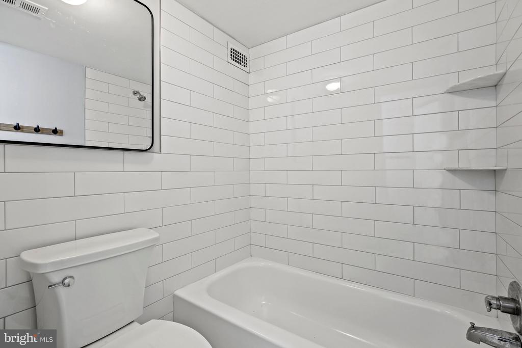4 MONROE STREET Unit: 304