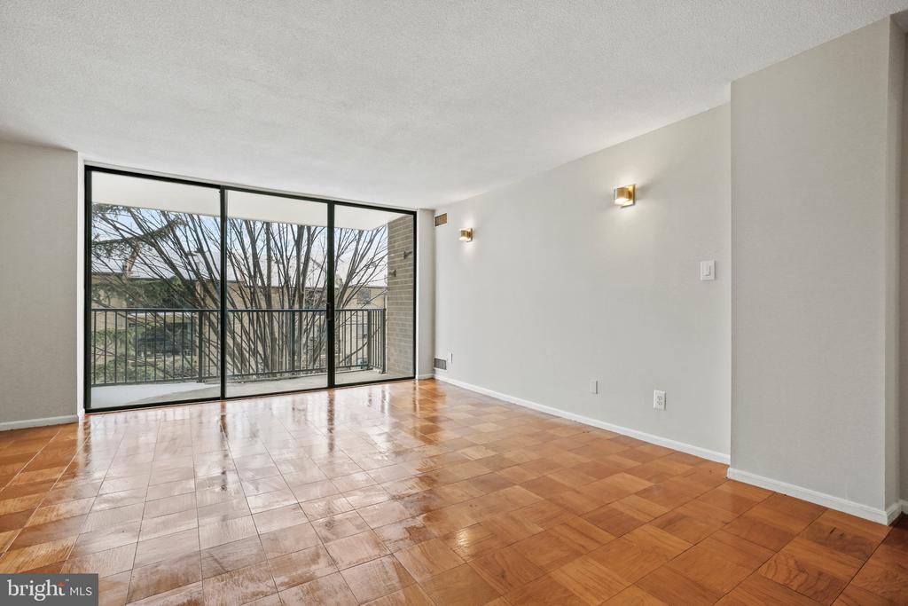 4 MONROE STREET Unit: 304