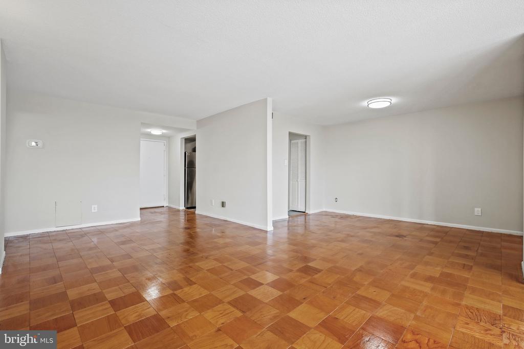 4 MONROE STREET Unit: 304