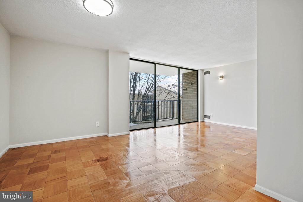 4 MONROE STREET Unit: 304