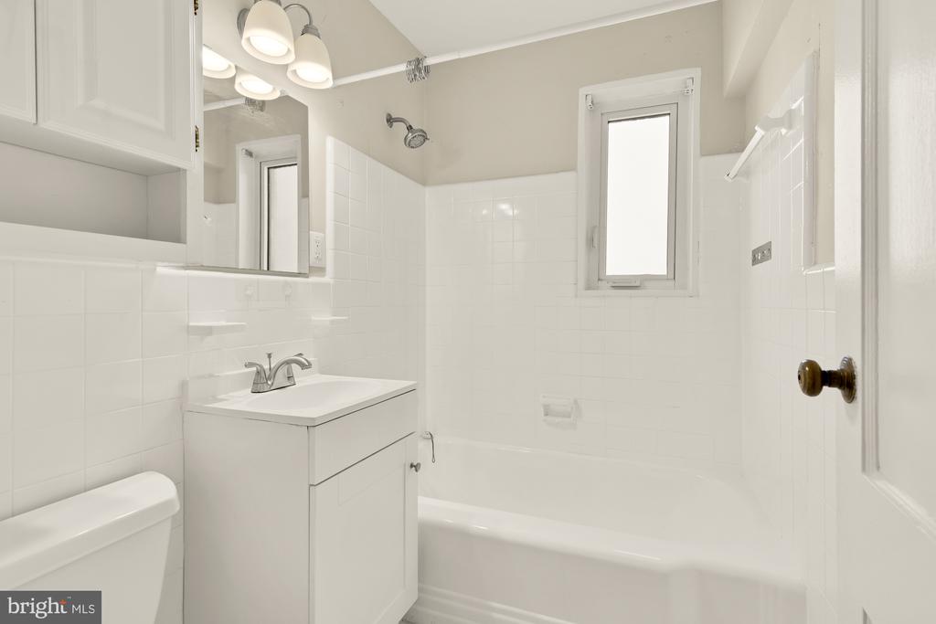 10413 MONTROSE AVENUE Unit: 101