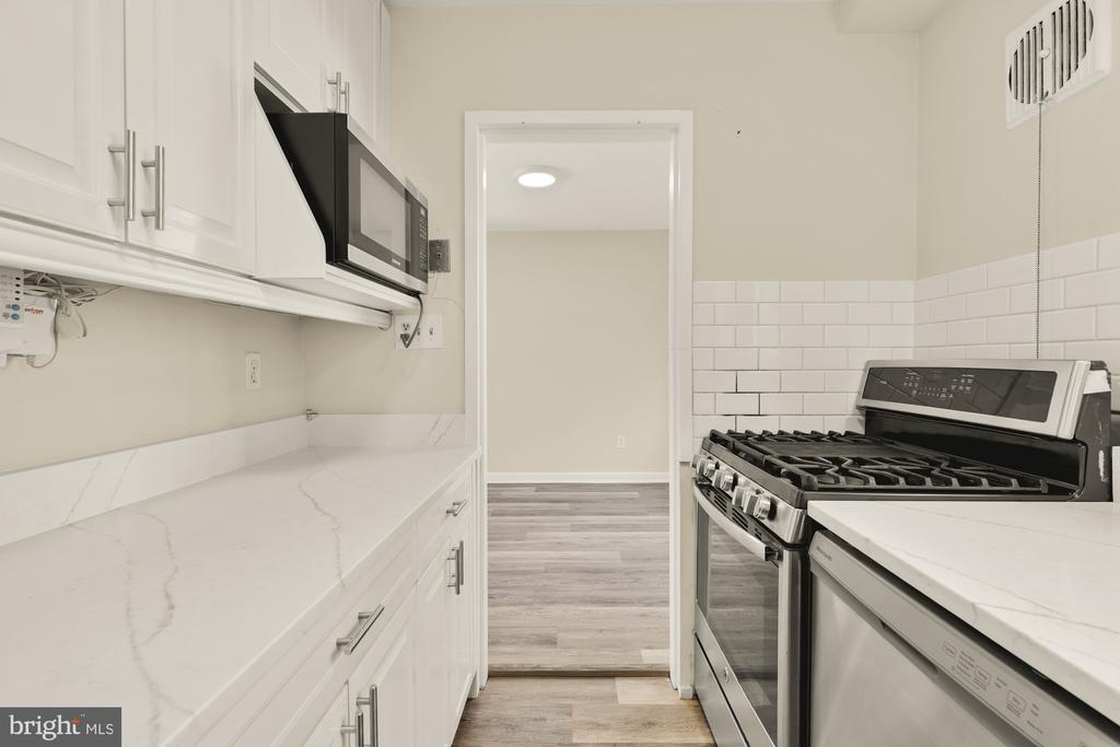 10413 MONTROSE AVENUE Unit: 101