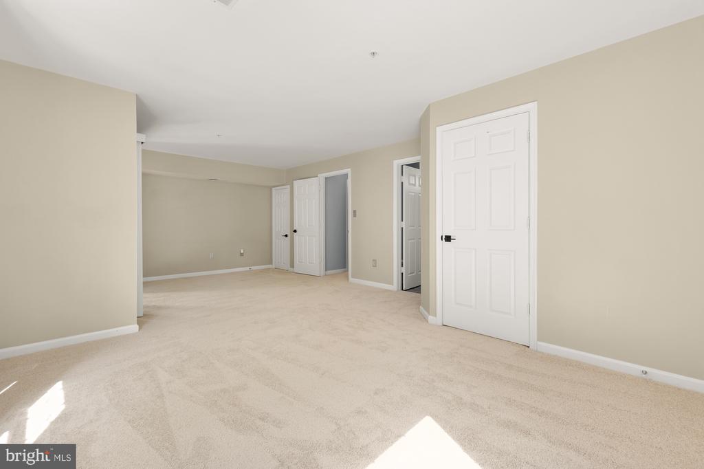 1523 Post Oak Dr #32