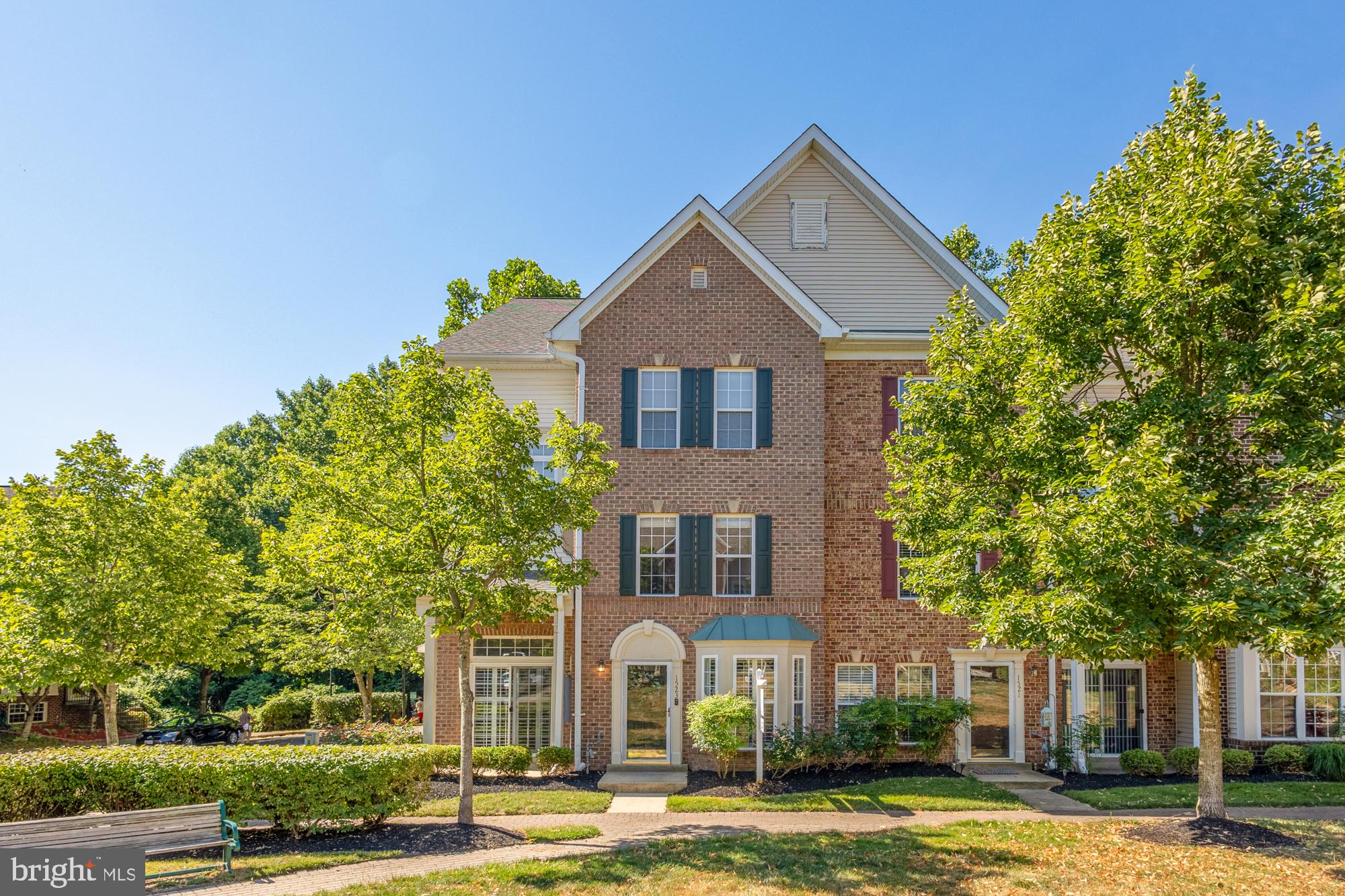 1523 Post Oak Dr #32