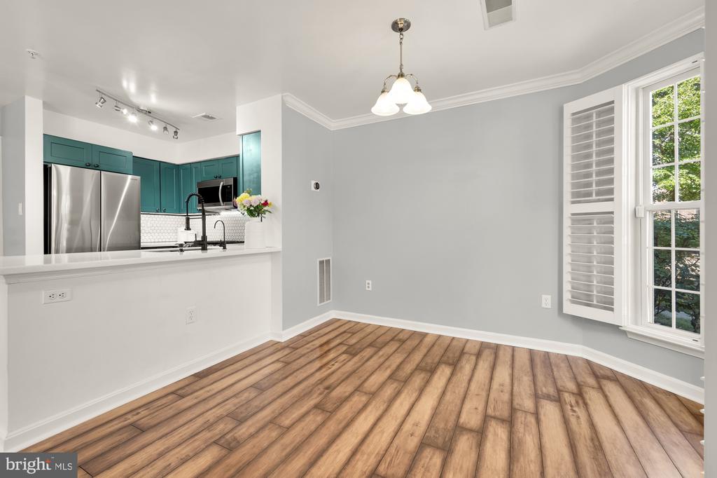 1523 Post Oak Dr #32