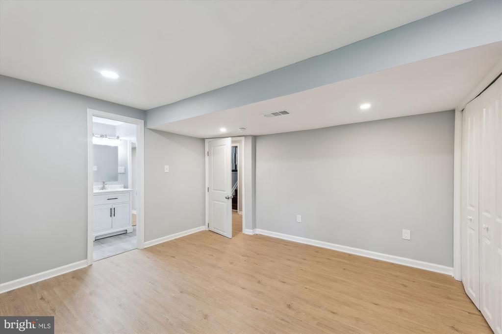 16401 CAMBRIDGE COURT