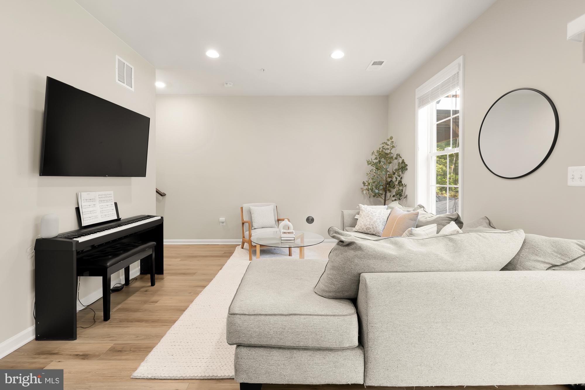 2616 Lewis And Clark Ave