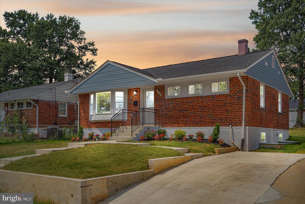 2208 CHAPMAN ROAD
