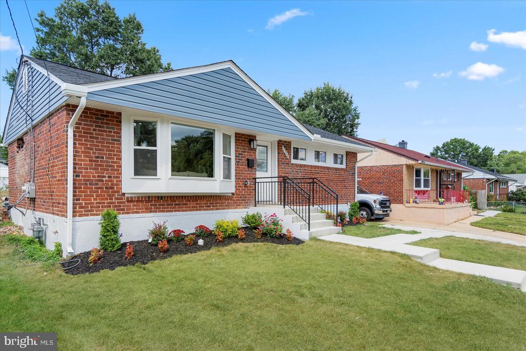2208 CHAPMAN ROAD