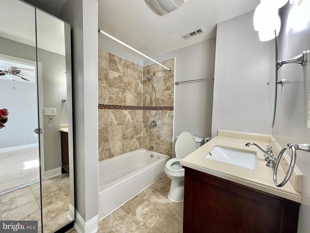 6833 STANDISH DRIVE