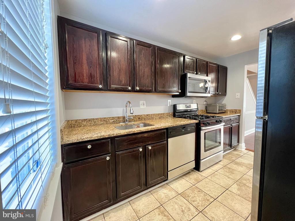 6833 STANDISH DRIVE