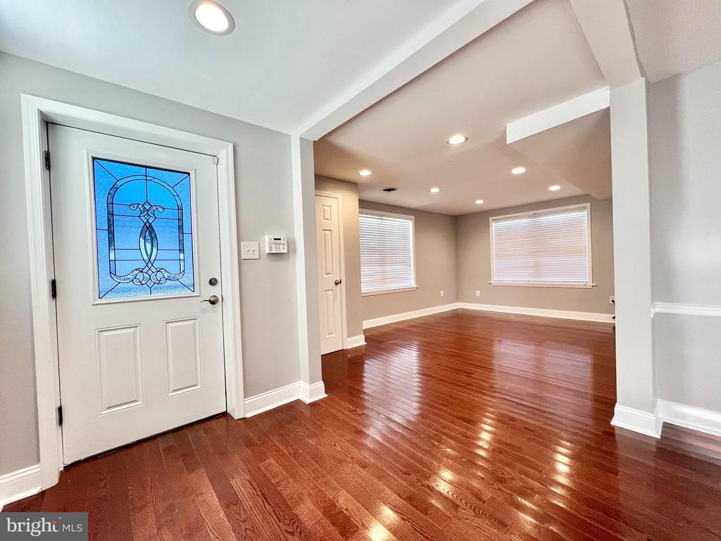 6833 STANDISH DRIVE