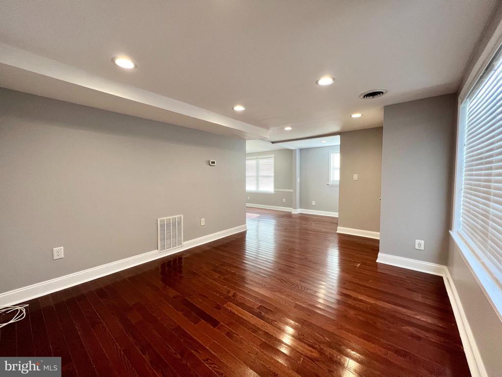6833 STANDISH DRIVE