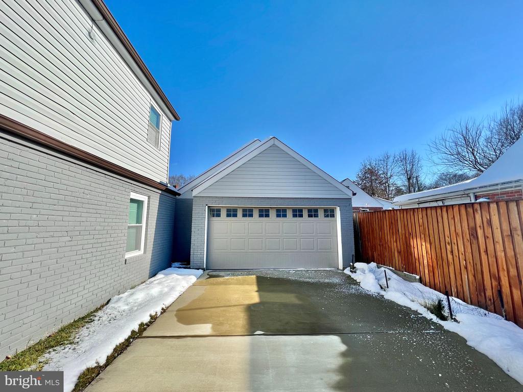 6833 STANDISH DRIVE