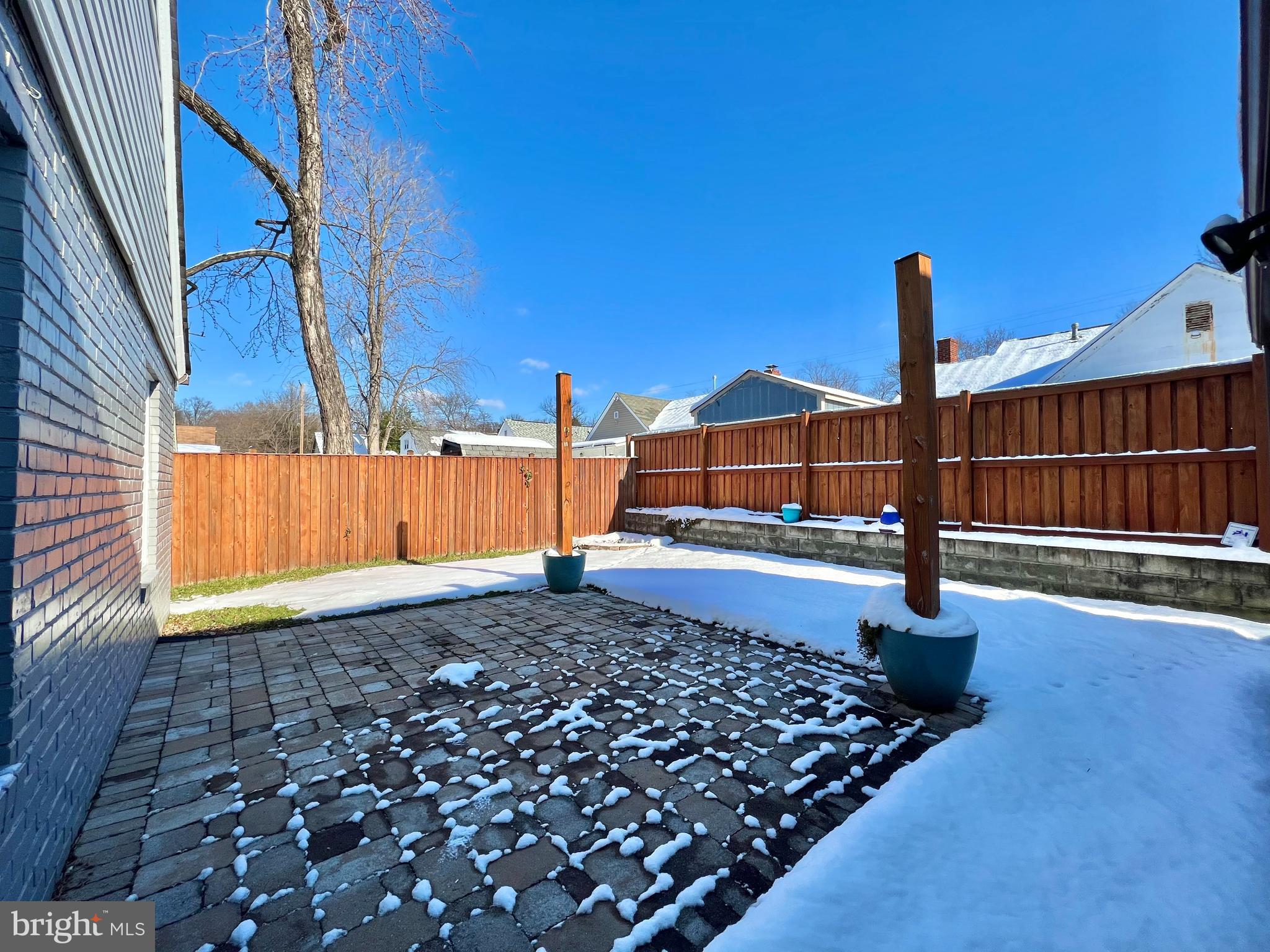 6833 STANDISH DRIVE