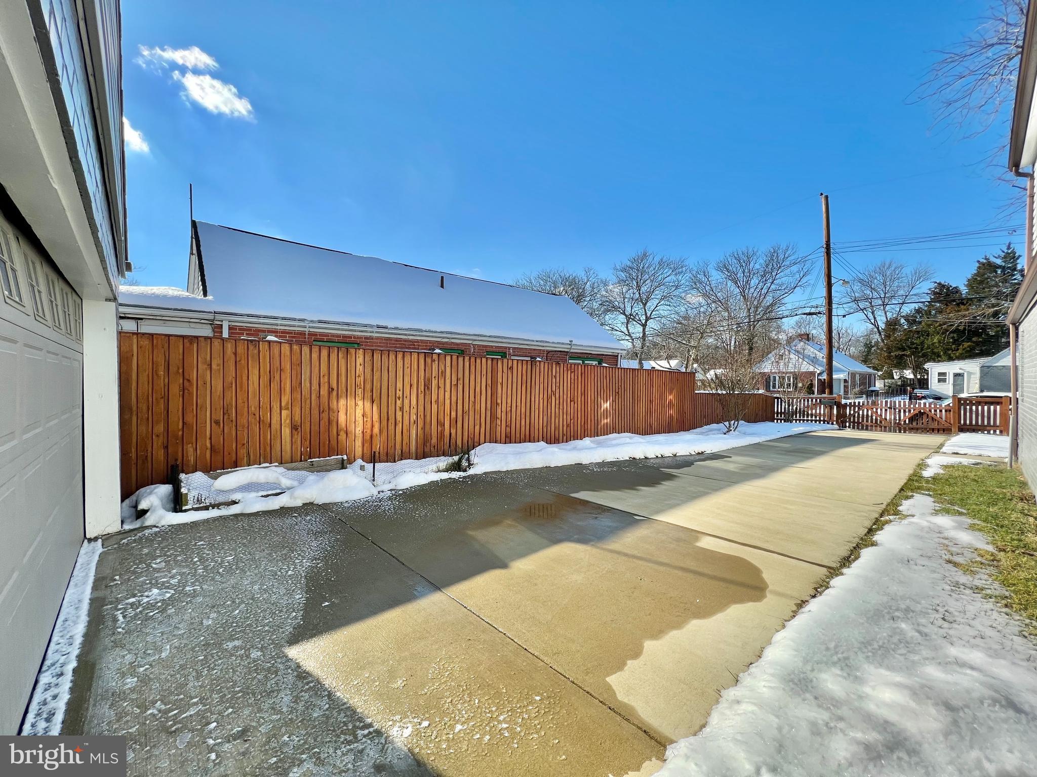 6833 STANDISH DRIVE