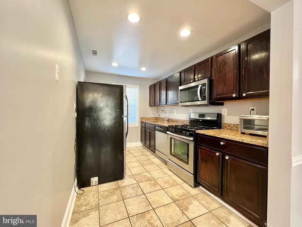 6833 STANDISH DRIVE