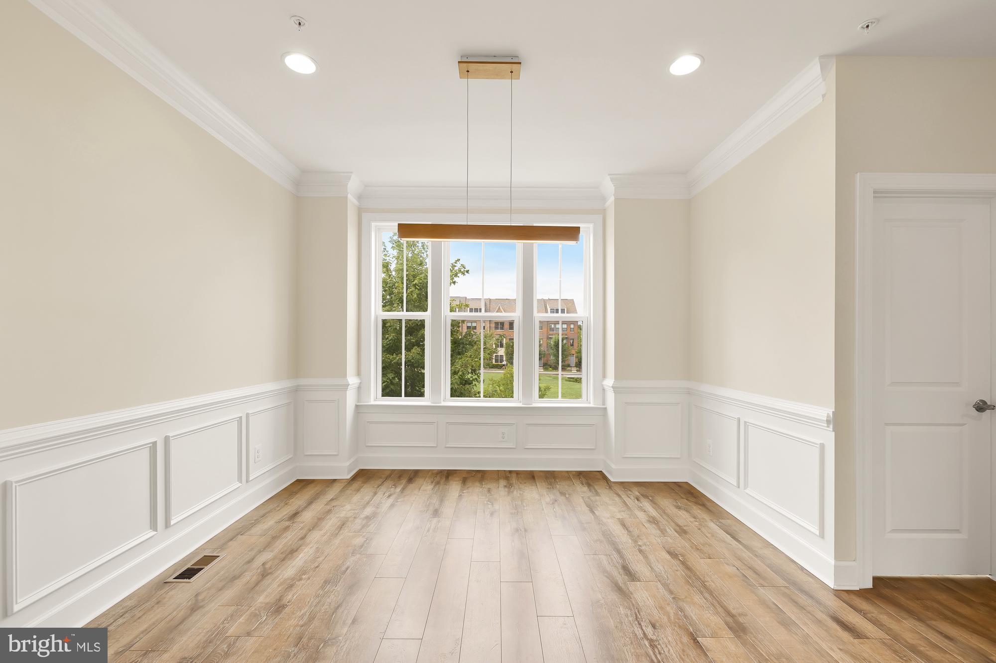 4707 VAN BUREN STREET