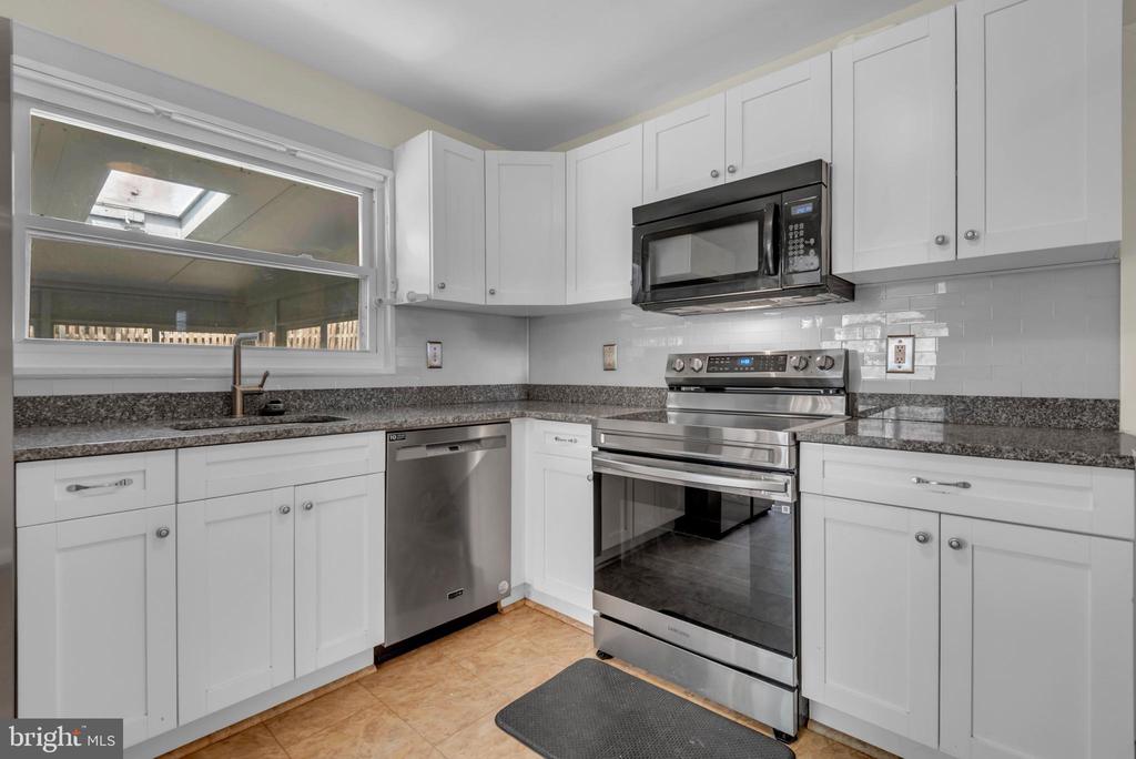 6004 MUSTANG PLACE