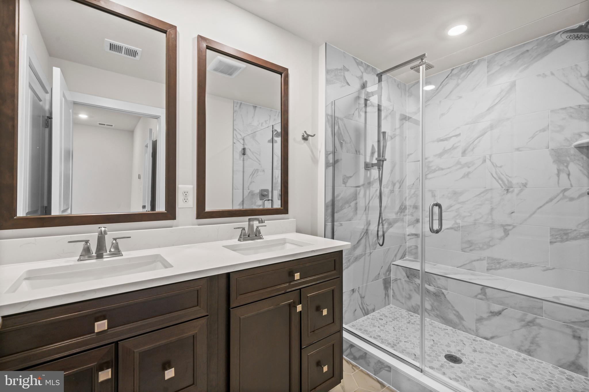 818 S GREENBRIER STREET