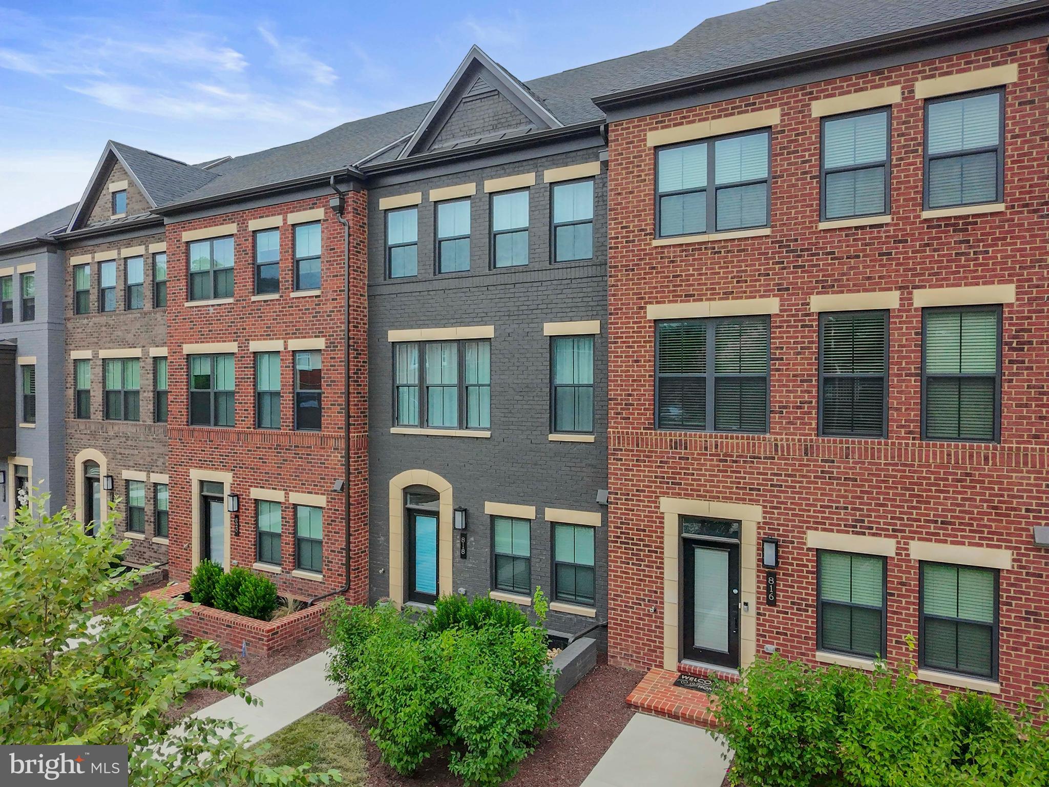 818 S GREENBRIER STREET