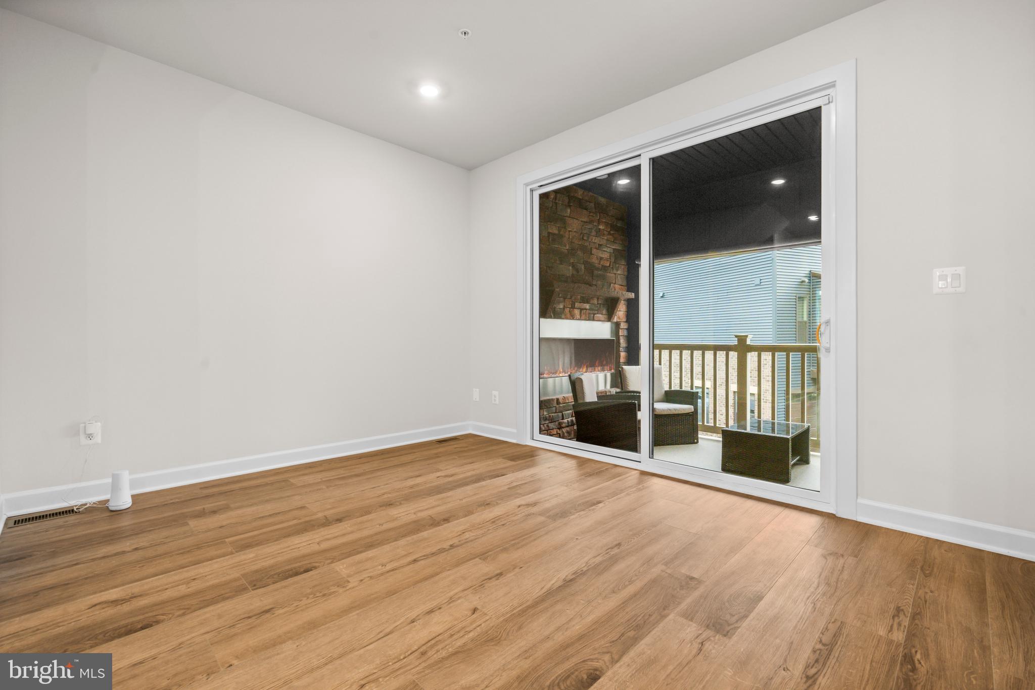 818 S GREENBRIER STREET