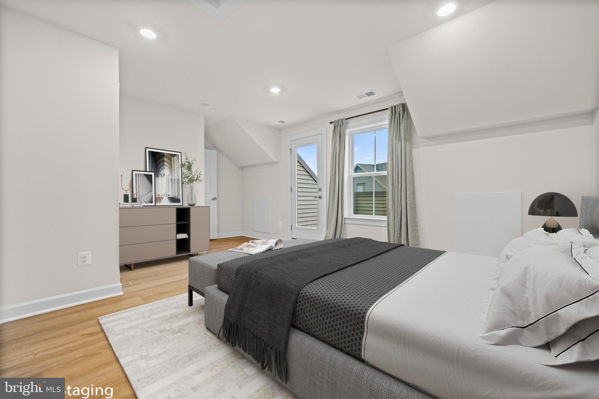 818 S GREENBRIER STREET