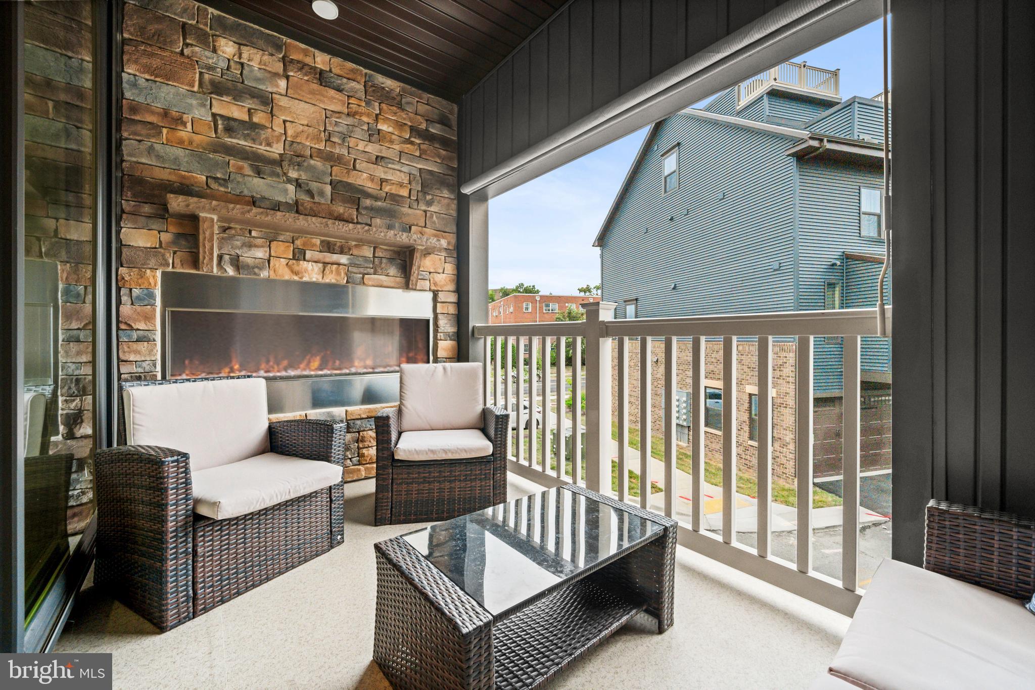 818 S GREENBRIER STREET